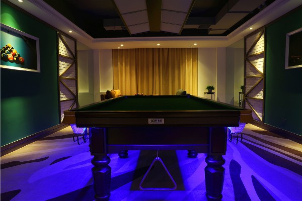 体验广州俄罗斯酒吧风情夜生活